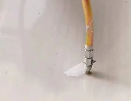 吴兴瓷砖空鼓维修公司专业解答在瓷砖铺贴过程中，如果使用的砂料过粗（如全部使用了粗砂），可能会导致以下问题